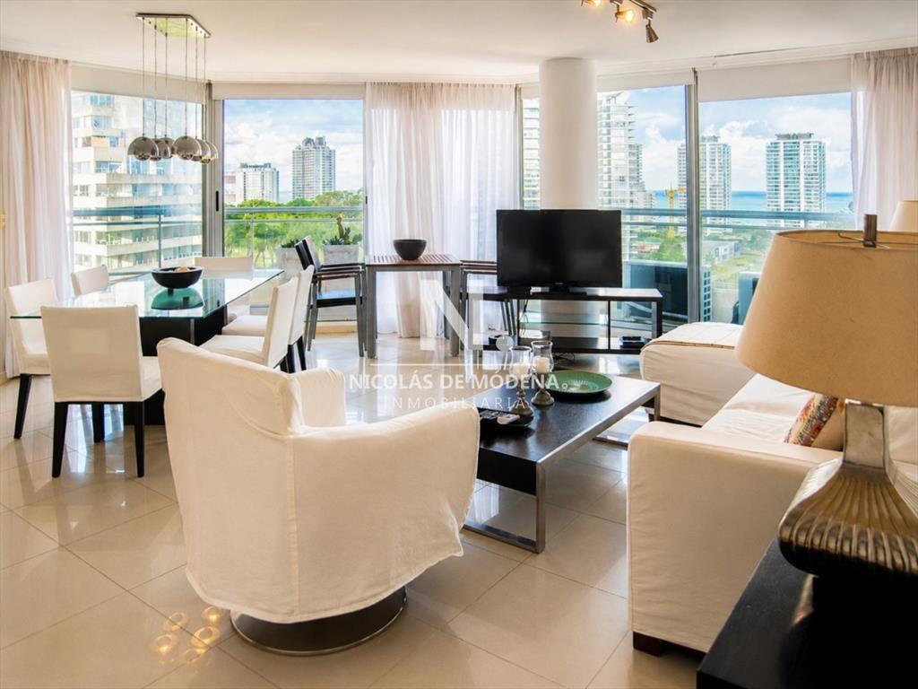 Alquila apartamento de 3 dormitorios en Punta del