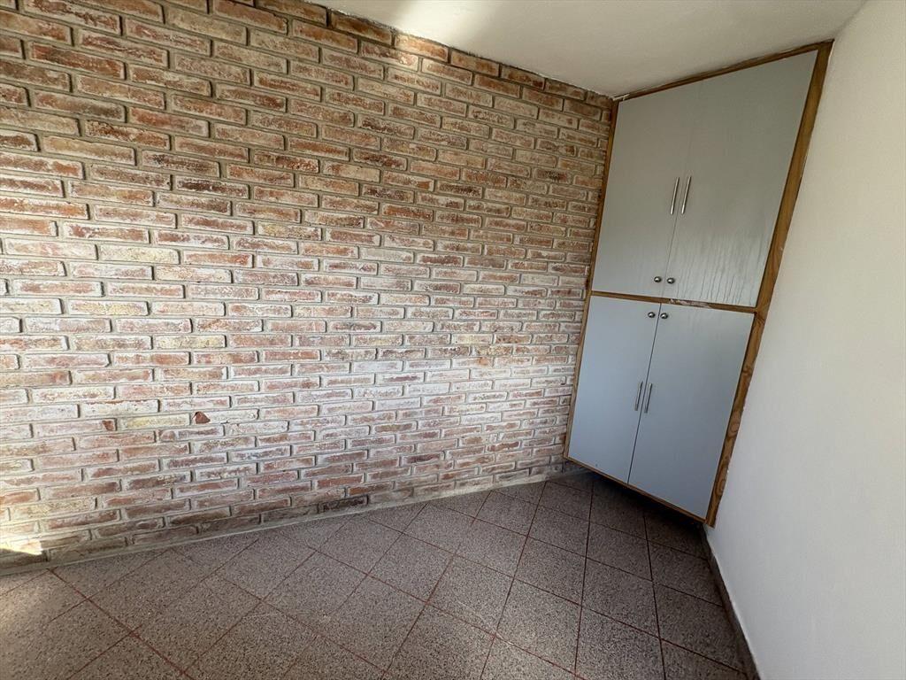 Alquiler - Casa con dos dormitorios, parrillero y patio en N