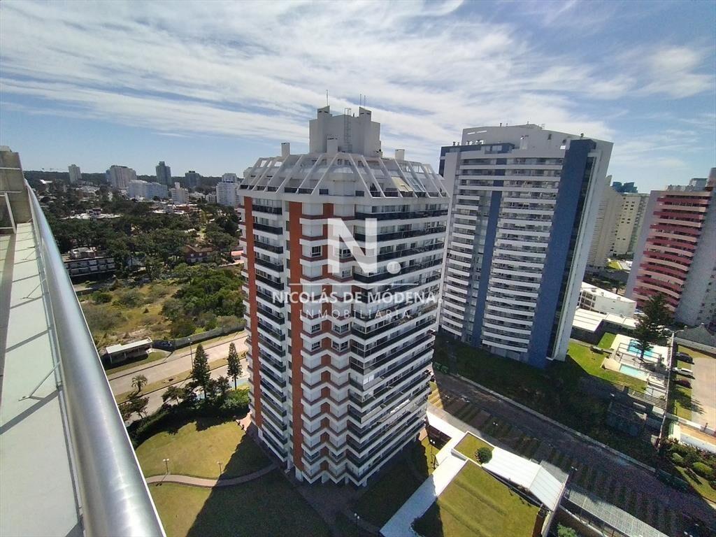 pent house con vista a playa brava y playa mansa