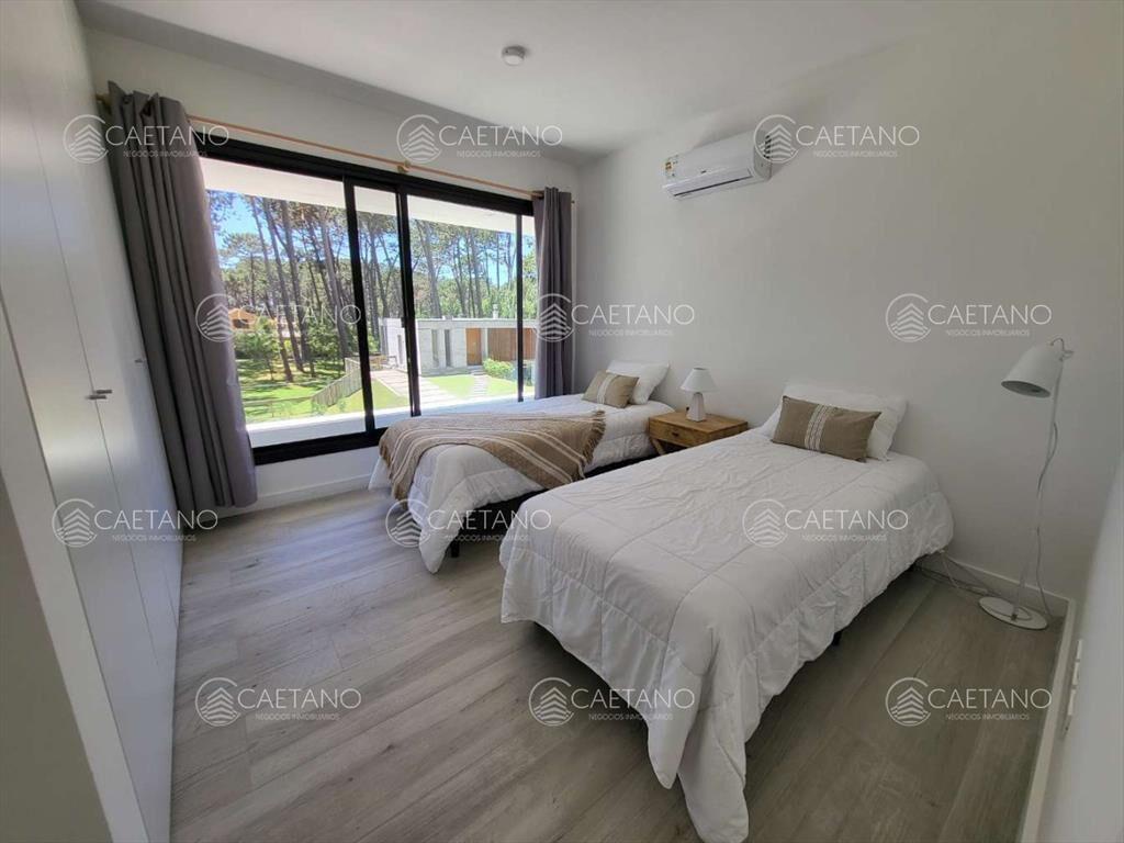 Venta casa 4 dormitorios. Playa Brava, Punta del Este