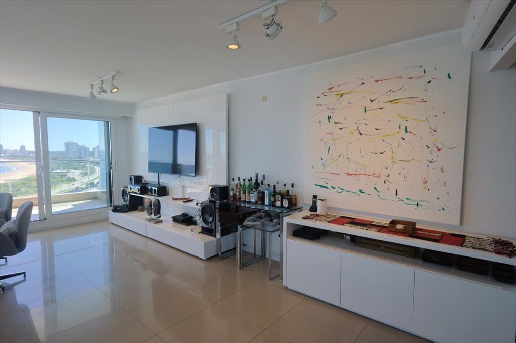 VENTA APARTAMENTO 3 DORMITORIOS + DEPENDENCIA