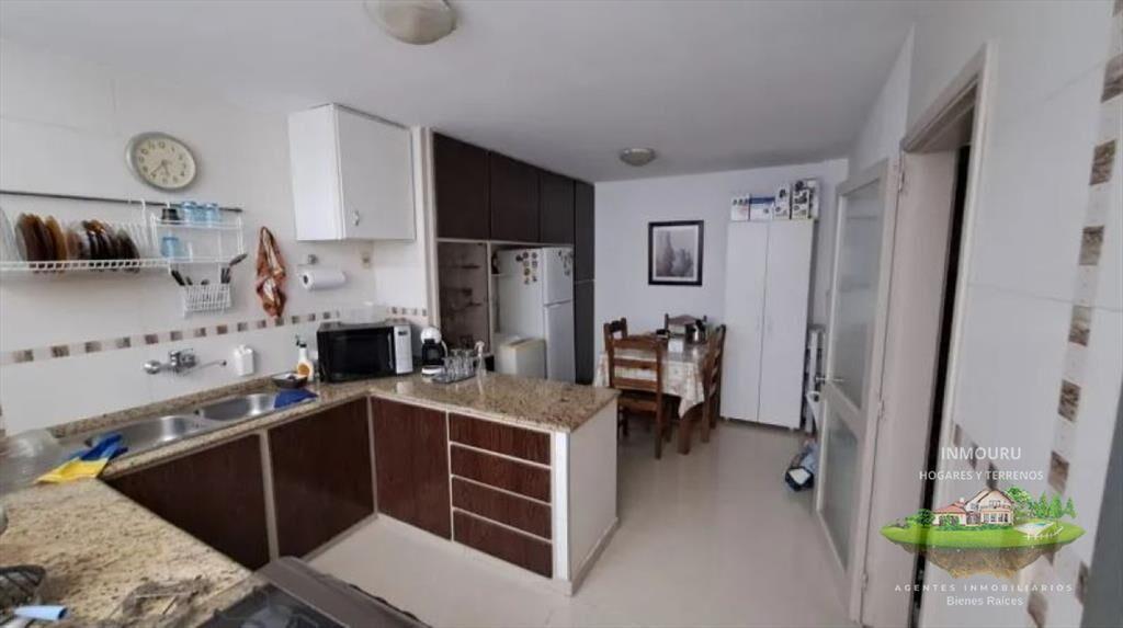 Se vende amplia casa en CordÃ³n