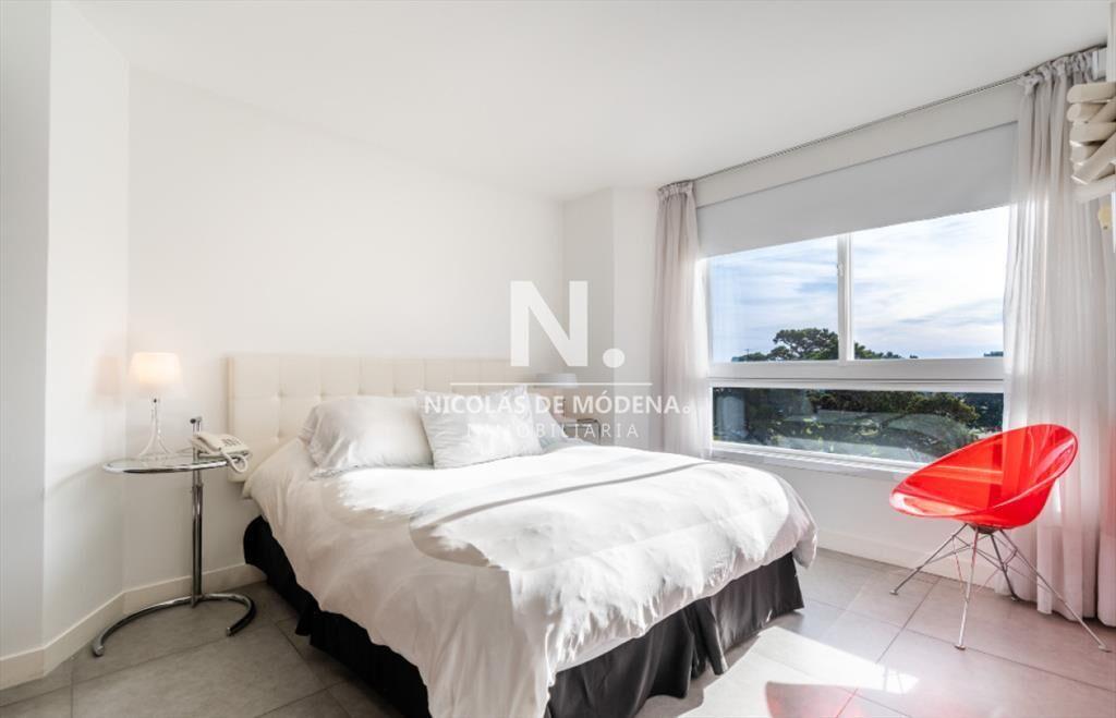 Vende apartamento con vista al mar de 2 dormitorios en Roos