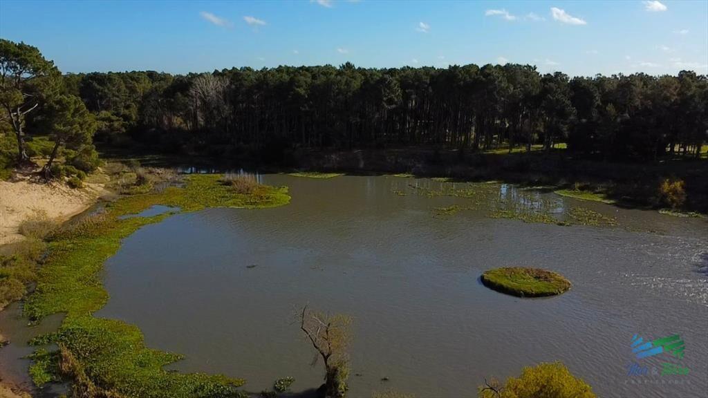 Venta de terreno de 1494 m2 en club del lago