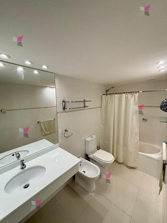 Apartamento de 2 dormitorios en Av. Roosevelt, ,