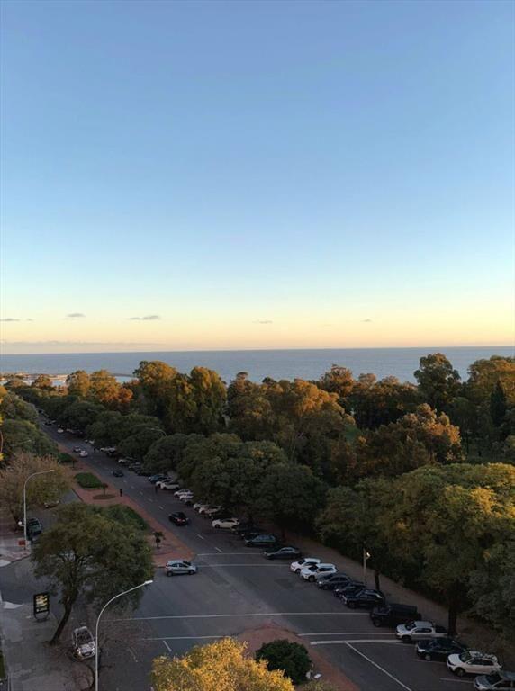Venta de hermosa semi planta frente al Golf...