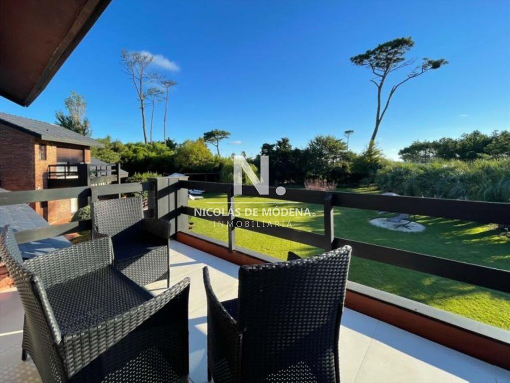 Espectacular mansion a solo metros de mar en venta, 8 dormi