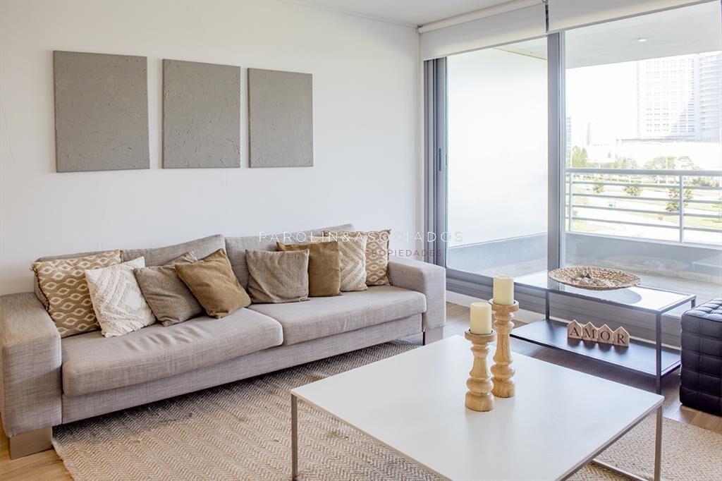 Vende apartamento en Alexander Boulevard de 2 dormitorios.