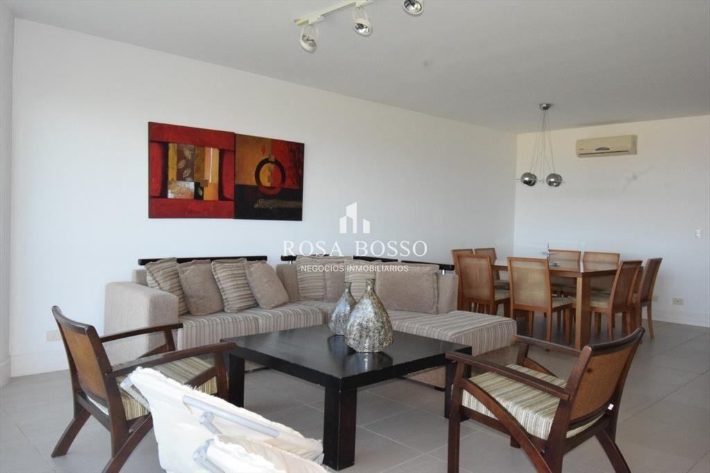 Apartamento en Brava, 3 dormitorios *