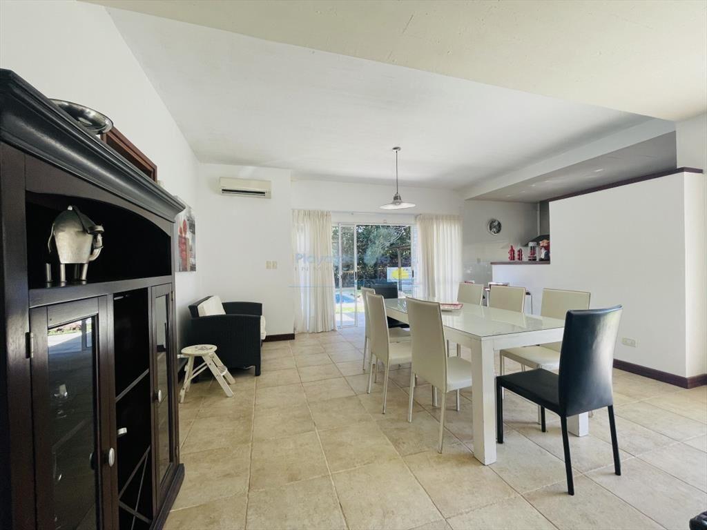 Muy Buena Casa de 5 Dormitorios y Piscina en del