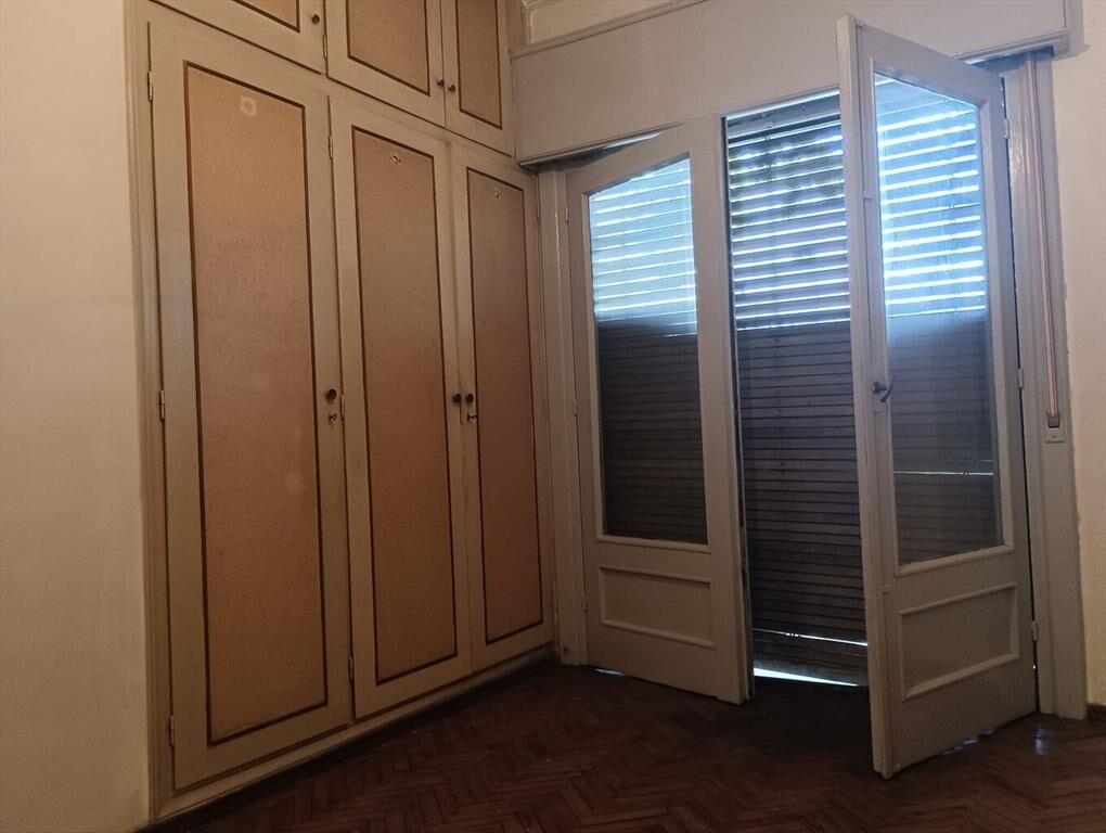 Mercedes y Yaguarón, amplio, balcón, vacío. Consulte.
