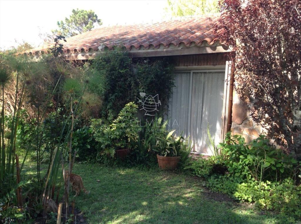 Casa cerca de colegio en pinares - se permuta por