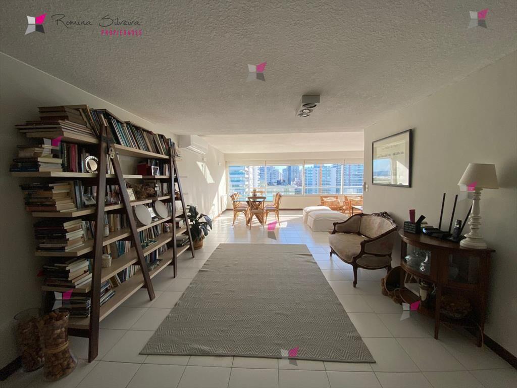 VENTA DE APARTAMENTO DE 3 DORMITORIOS FRENTE AL