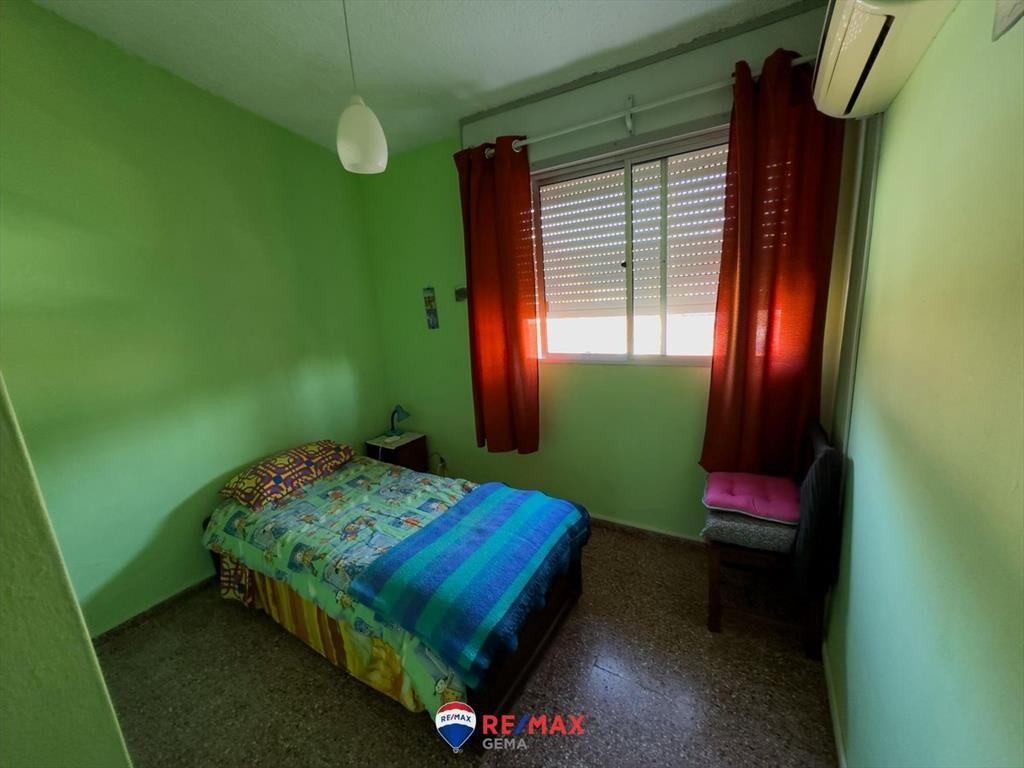 Casa Dúplex en zona este, 3 dormitorios y cochera.