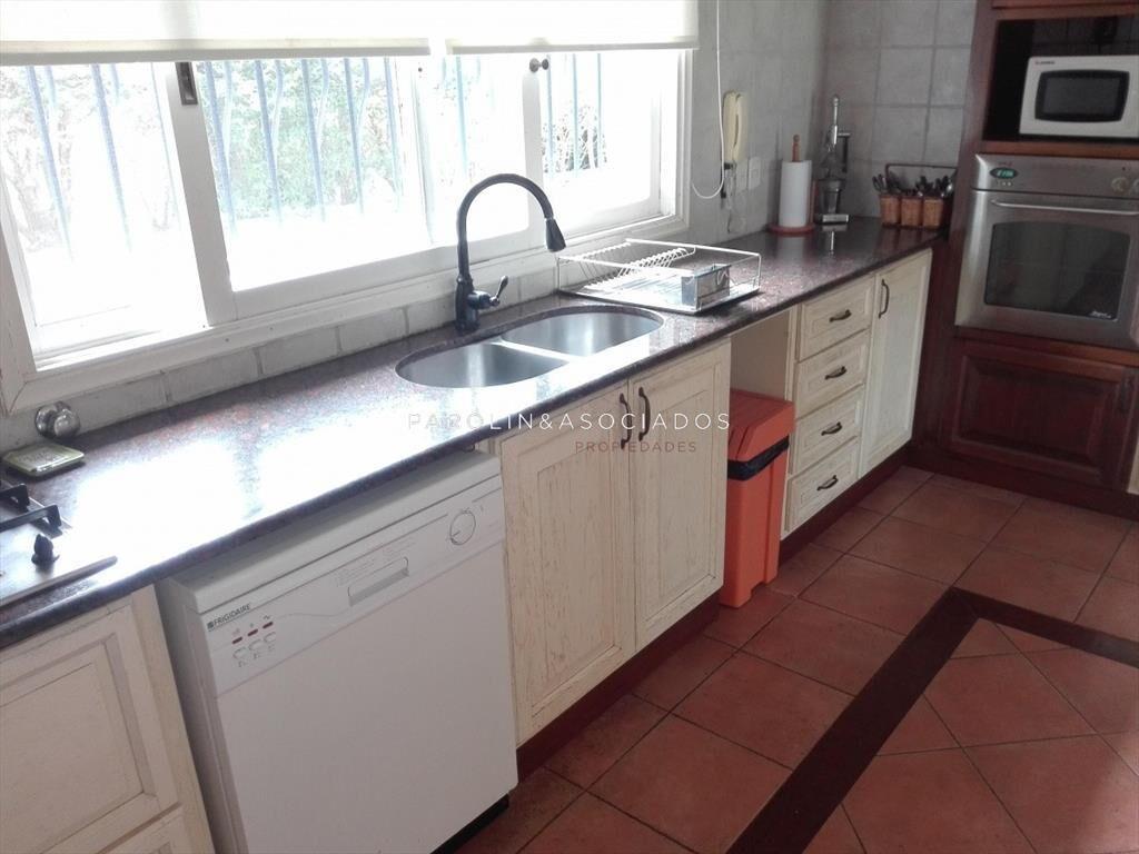 Casa en venta de gran residencia a pasos de la playa Brava