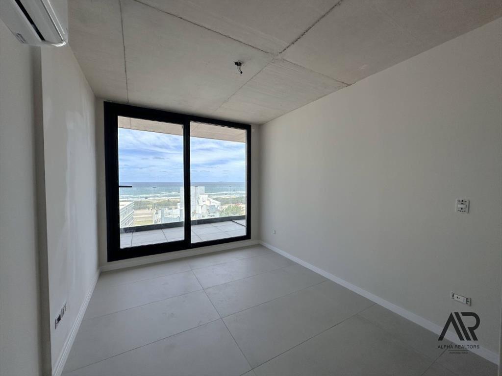 Apartamento en venta c/ cochera en Playa Brava