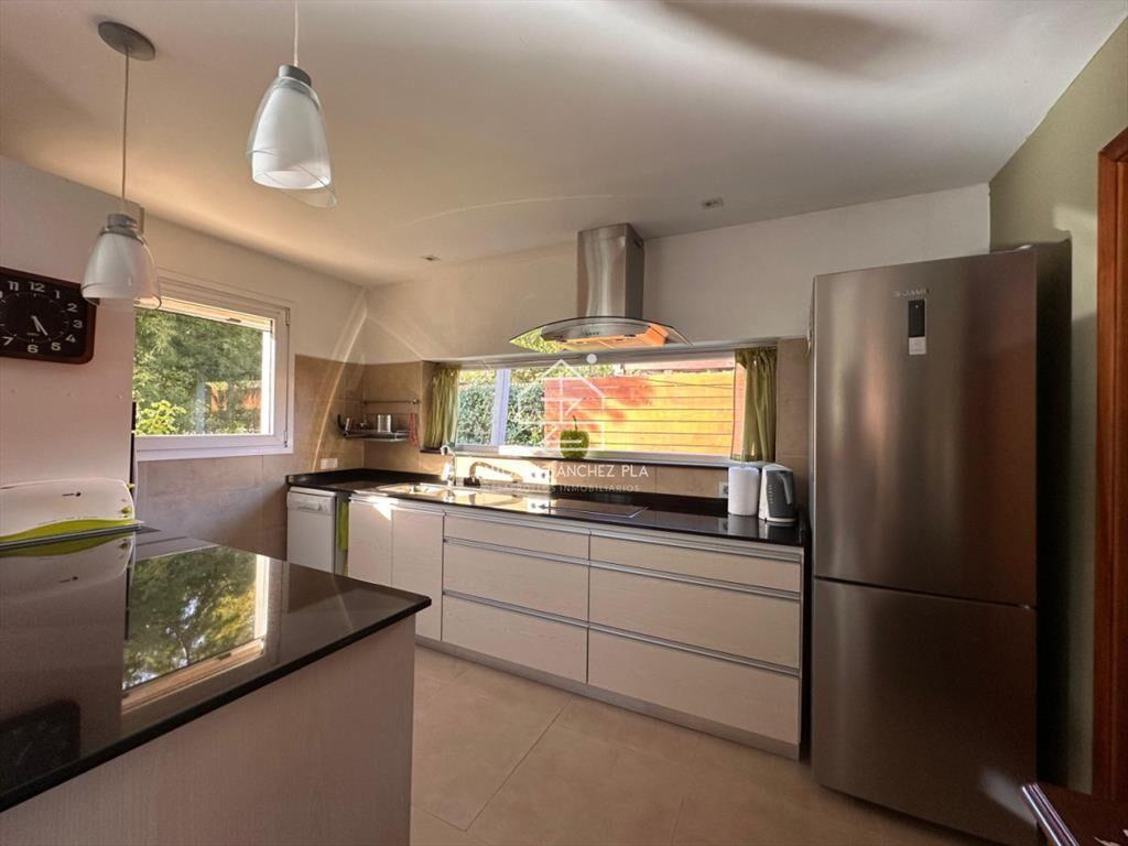 En venta chalet de 3 dormitorios con pergola, en