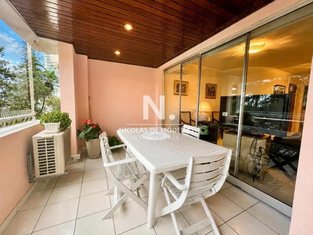 A mentros del mar en Mansa, vende apartamento de 3 dormitor