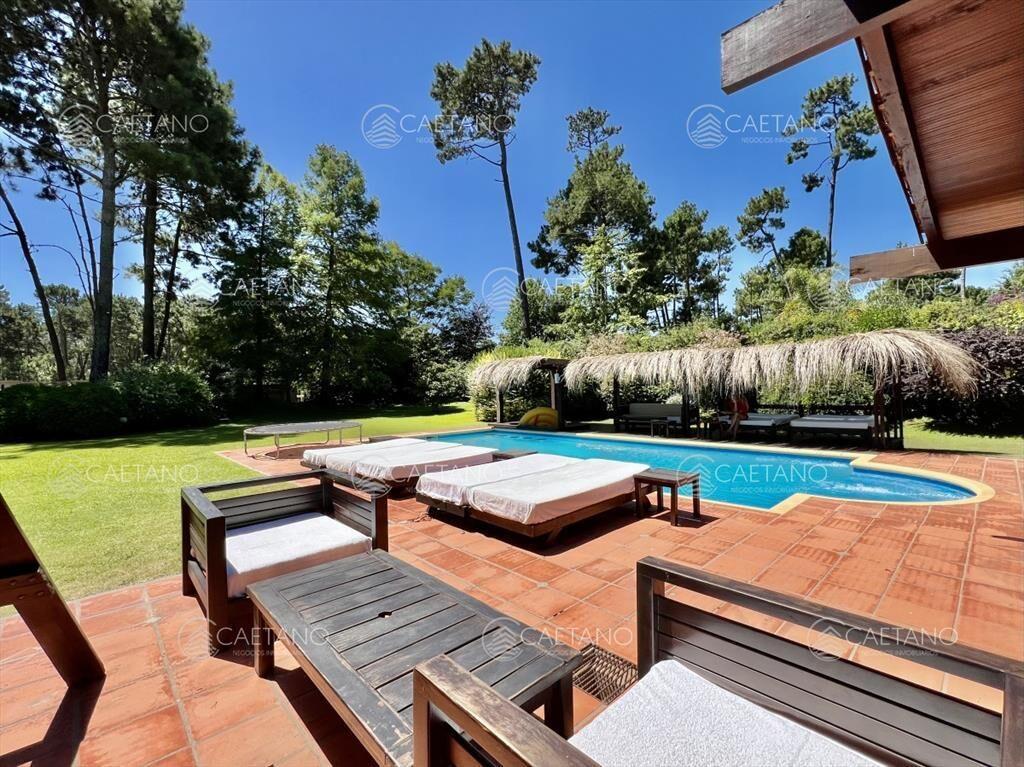 Casa en barrio residencial con 3000 m2 de parque