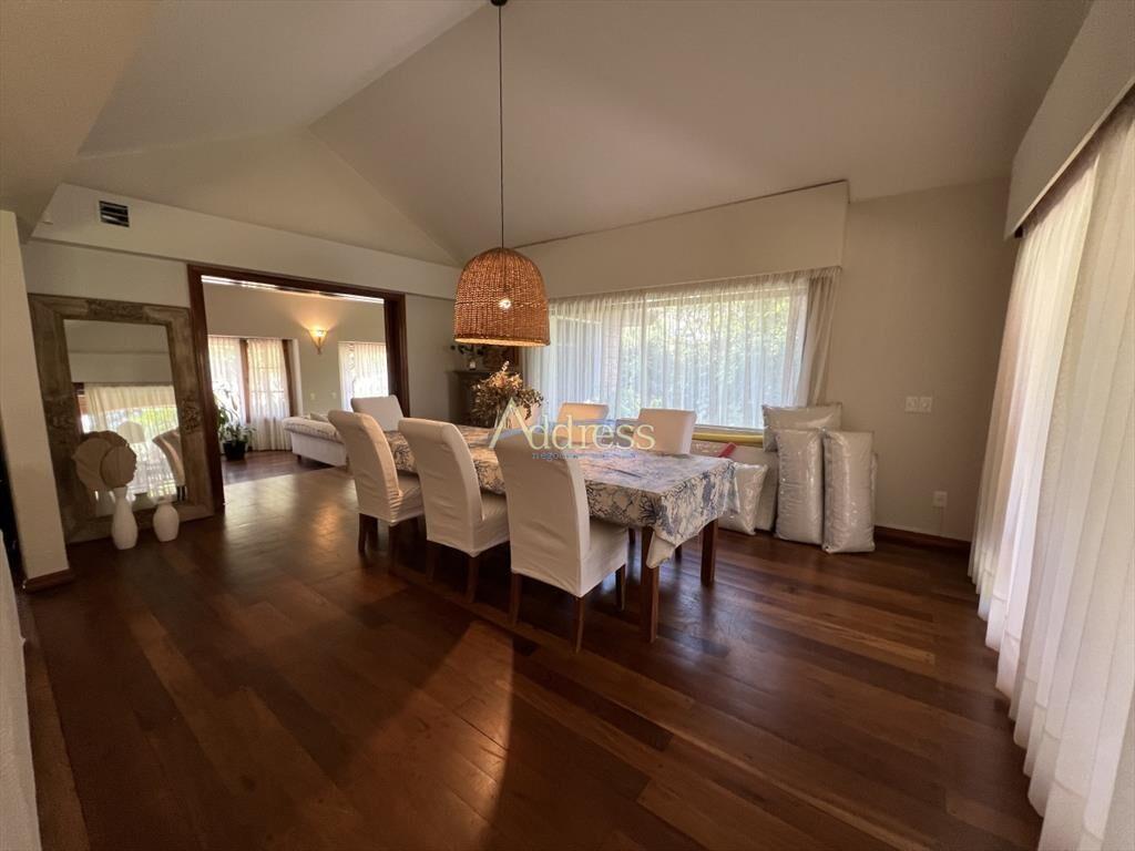 Casa en lugano, 5 dormitorios 4 baÃ±os y de