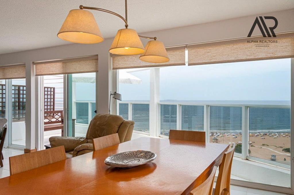 Apartamento en venta c/ cochera en Playa Brava