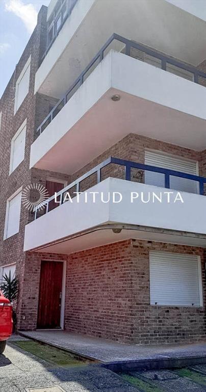Piriapolis, apartamento de dos dormitorios a 100