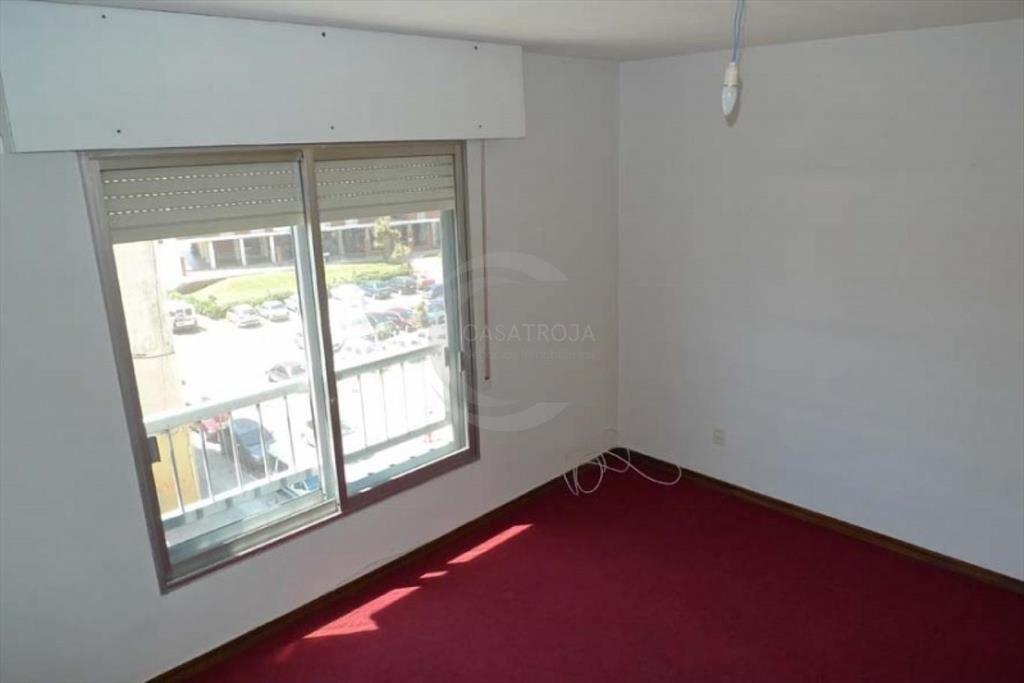 CASATROJA VENTA APTO 2 DORMITORIOS FRENTE A LA RAMBLA
