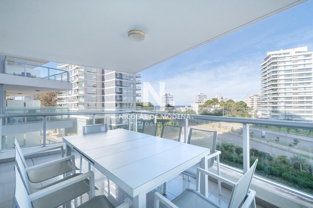 En venta apartamento de 3 dormitorios en suite,