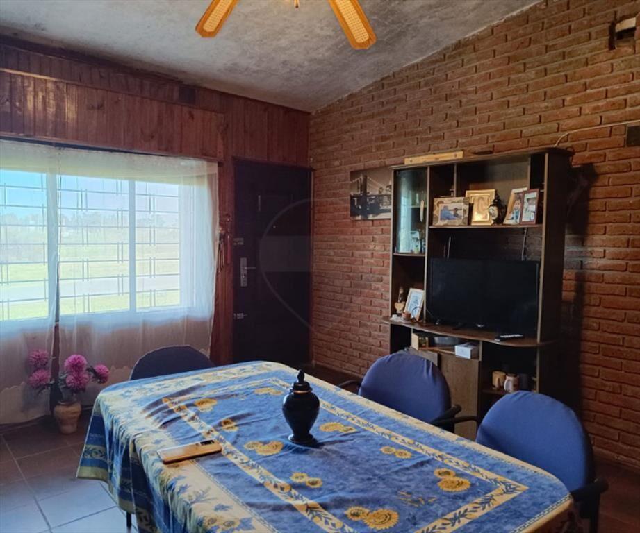 VENTA, casa de dos dormitorios, en Lezica.