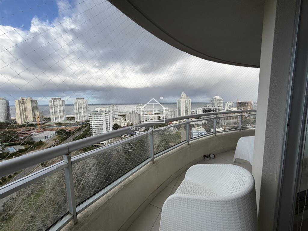 Alquiler apartamento tres dormitorios Punta del