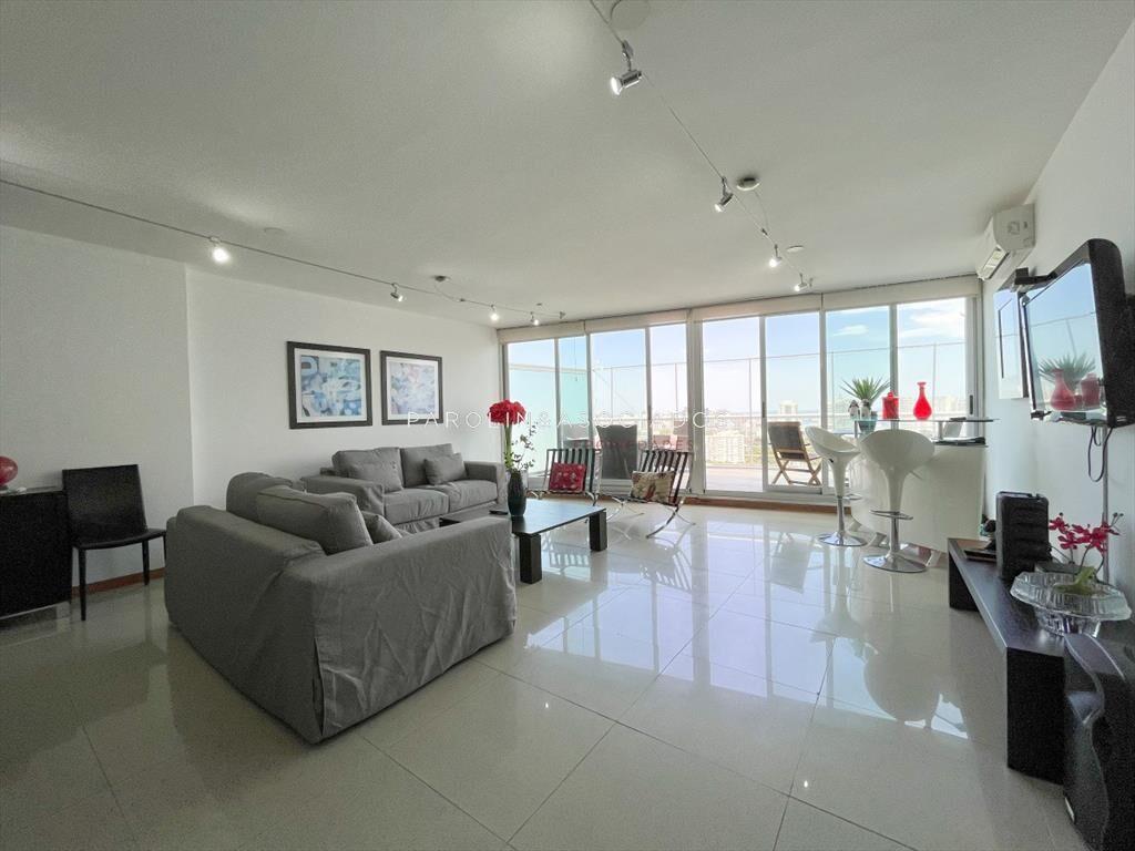 Amplio penthouse en torre 360, Punta del Este.