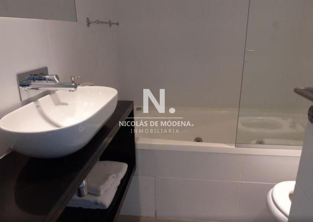 Vende apartamento de 2 dormitorios en Punta del