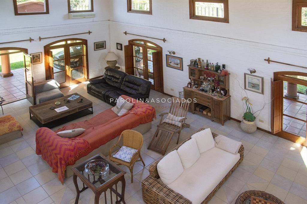 Casa de gran tamaÃ±o ubicada en zona