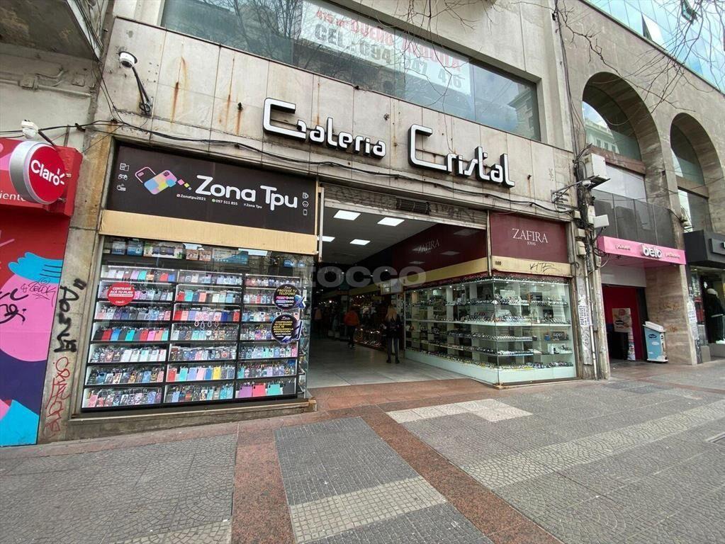 Venta en Conjunto de 5 Locales Comerciales en Galería Crist