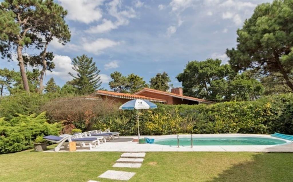 PRECIOSA CASA EN ZONA RESIDENCIAL