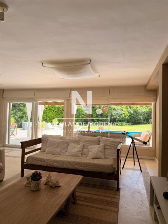 Casa en Venta de 5 dormitorios en el Golf , Punta del este