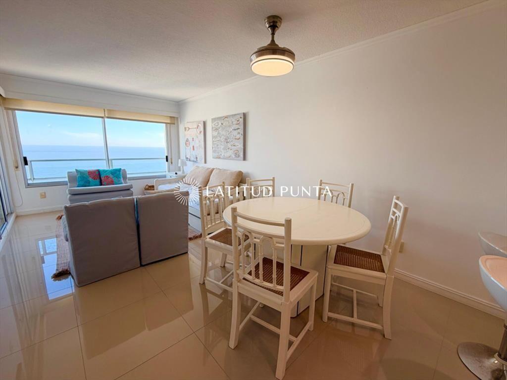Apartamento en venta frente al mar, parada 19