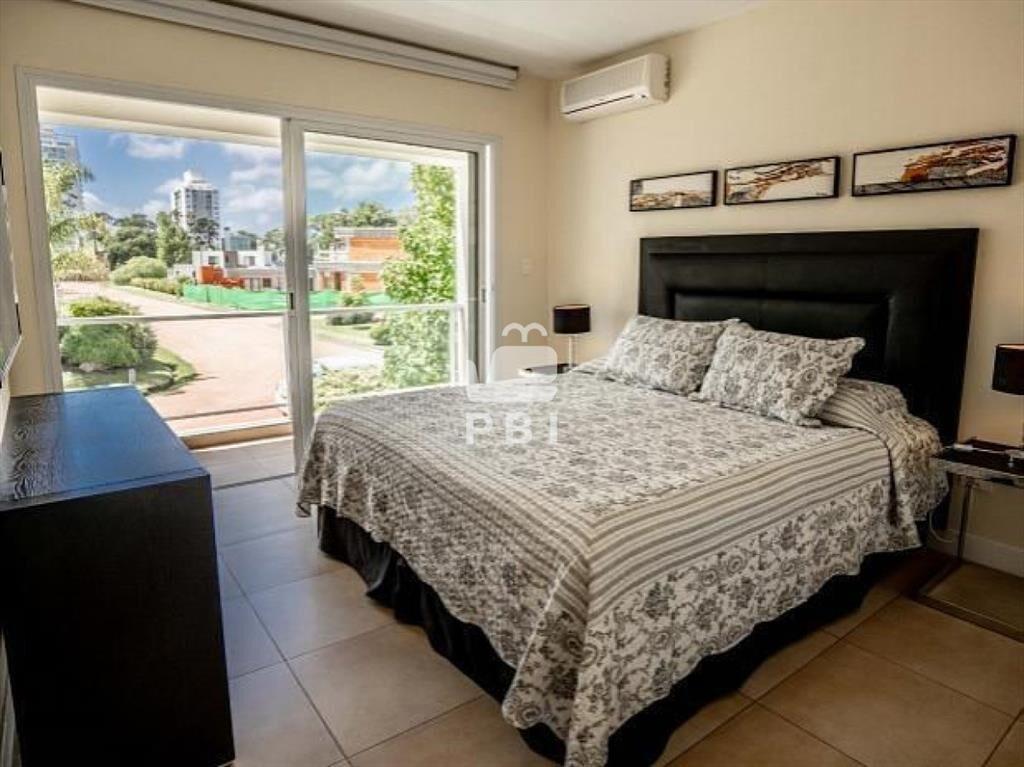 Casa en venta 4 DORMITORIOS - Ref : PBI12057