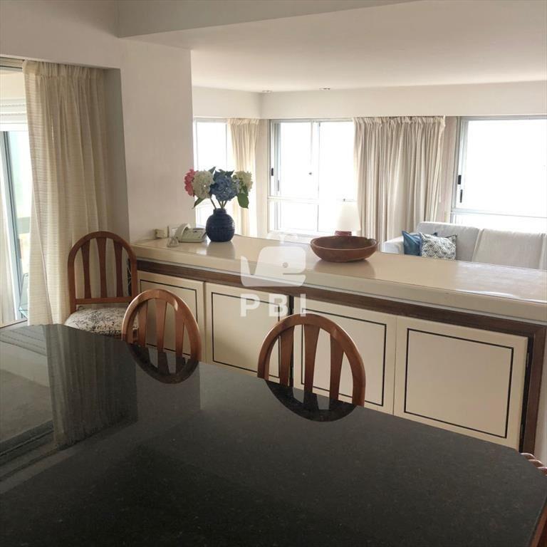 Apartamento de 3 dormitorios en venta en Punta -