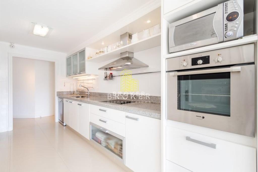 Venta Apartamento 4 dormitorios Playa Mansa Punta