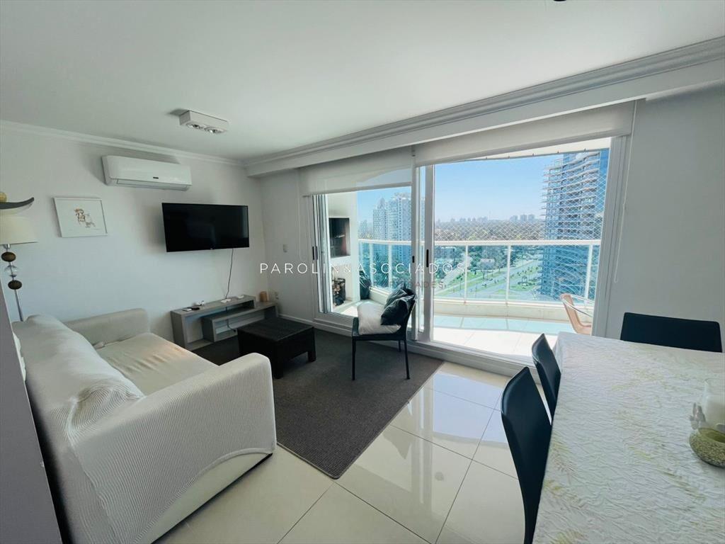 Apartamento en venta de 3 dormitorios en Casino Tower, Punt