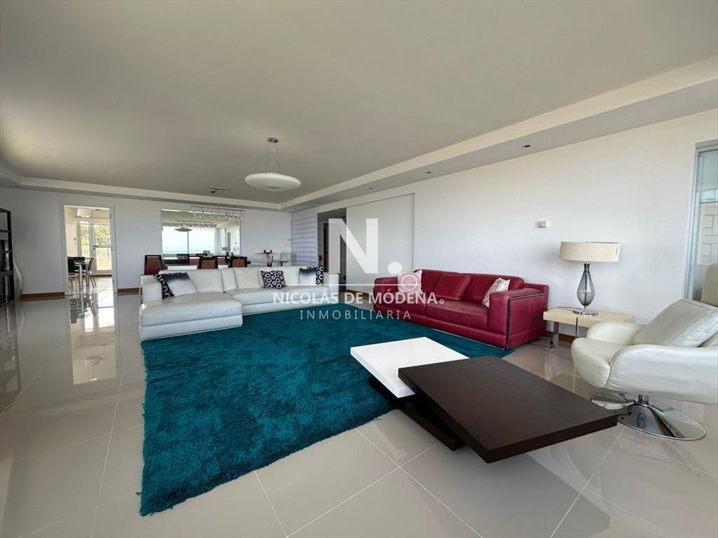 En venta apartamento de 3 dormitorios en suite en