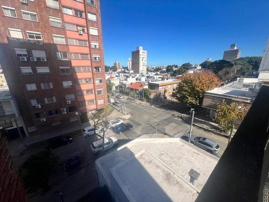 SANTIAGO GADEA 3361 esq. LUIS A DE HERRERA. 2 DORM + BA...