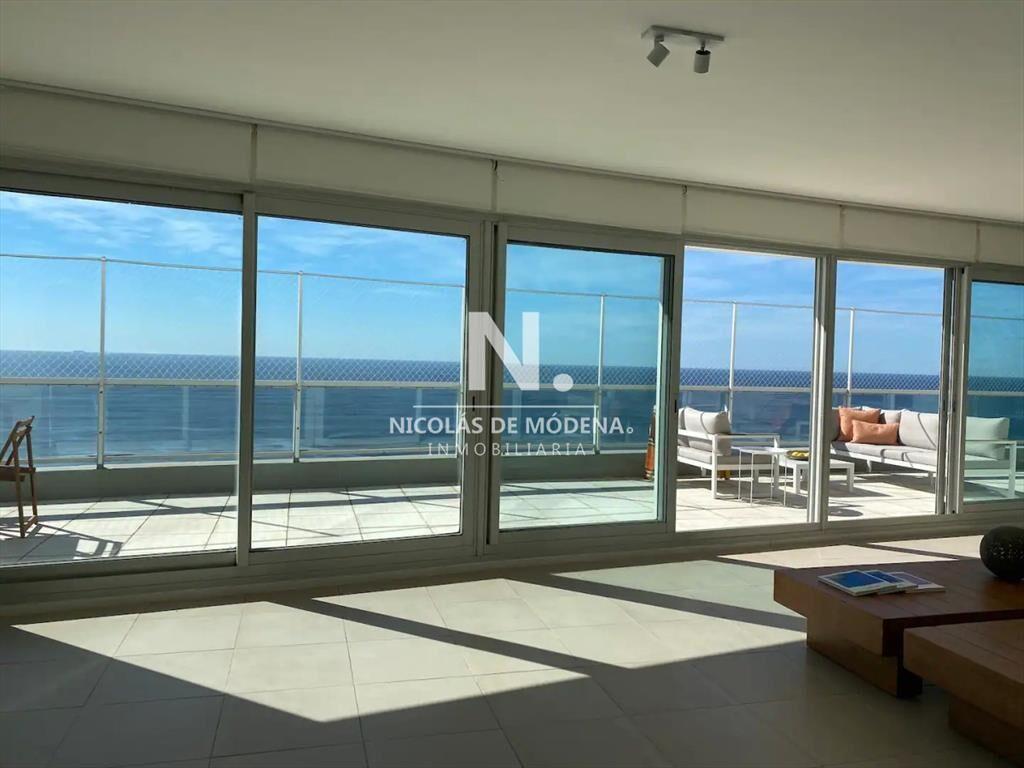PentHouse de cuatro dormitorios en suite en Le y