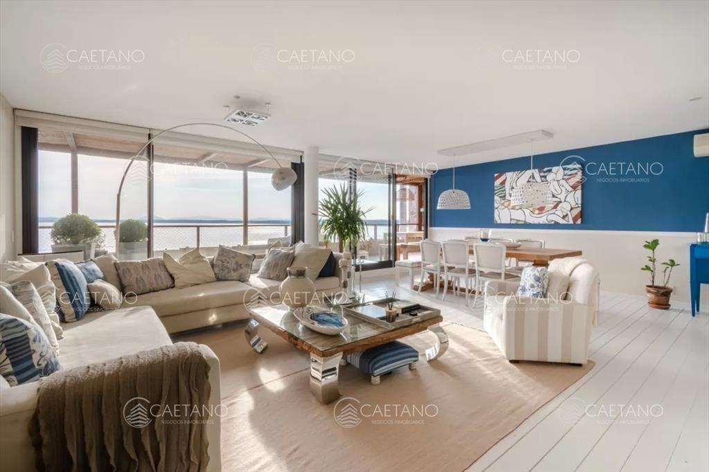 Venta apartamento 3 dormitorios más dependencia