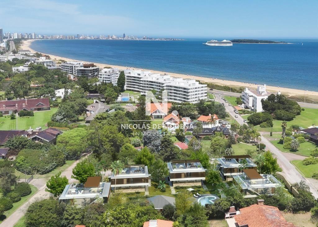 En venta casa de 4 dormitorios en Punta del Este.