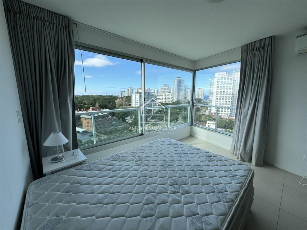 Hermoso apartamento en Av. Roosevelt - Punta del