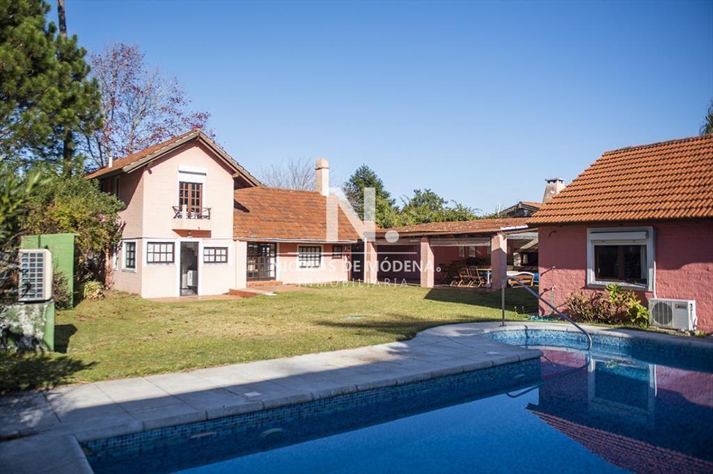 Muy linda casa en venta, zona inmejorable, 3 dormitorios y