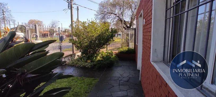 Casa en venta c/ cochera en Las Acacias