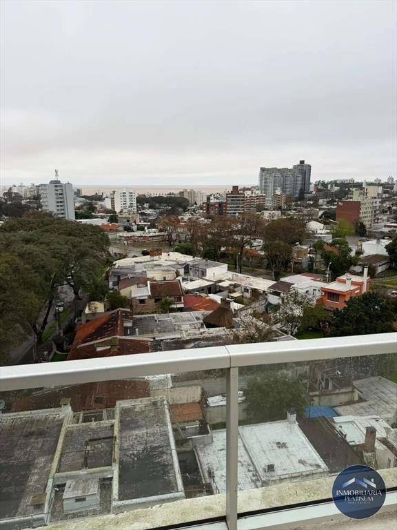 Apartamento en alquiler c/ cochera en Buceo